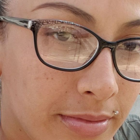 Meet your Posher, Gisel - Picture 1 of 1